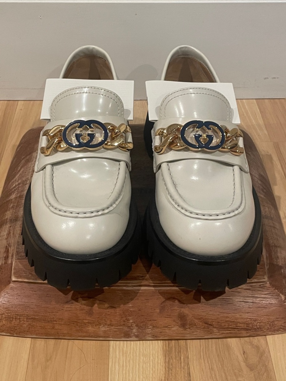 Gucci Cordovan Lux in Mysric White. Lug Sole Loafers. Navy Logo w/ Gold Chain - Picture 2 of 13